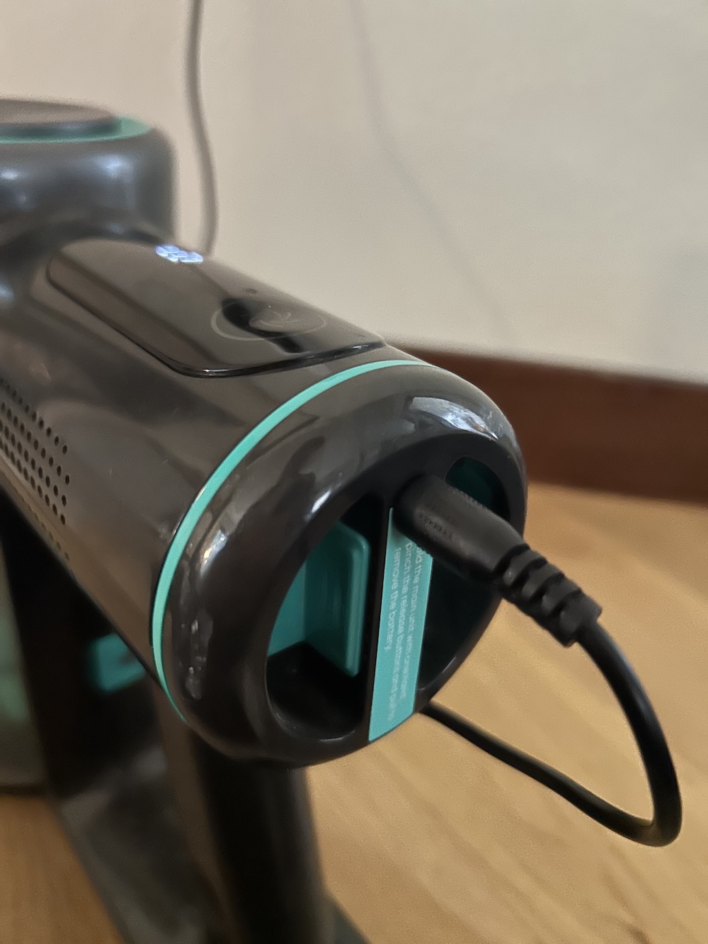 wyze cordless vacuum charging.jpeg